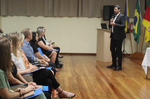 Solenidade marca a entrega de certificados da Pós-Graduação em Educação Bilíngue