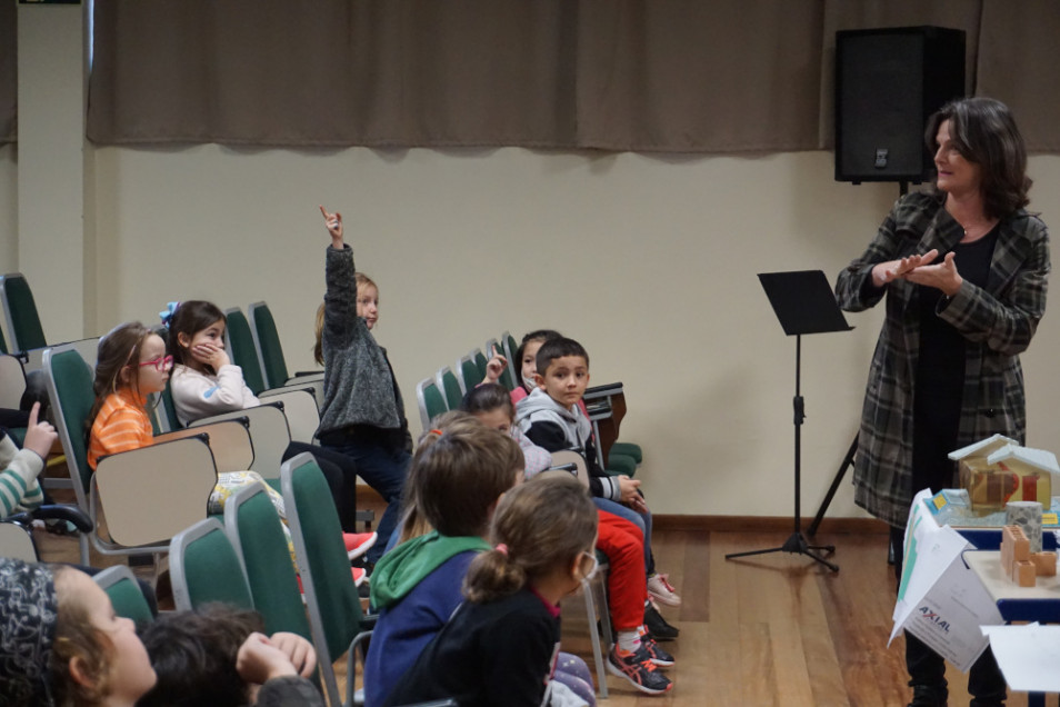 Alunos do 1º ano conversam com engenheira e constroem maquetes com ajuda das famílias