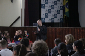 Alunos do Ensino Fundamental II tem evento alusivo aos 200 anos da independência