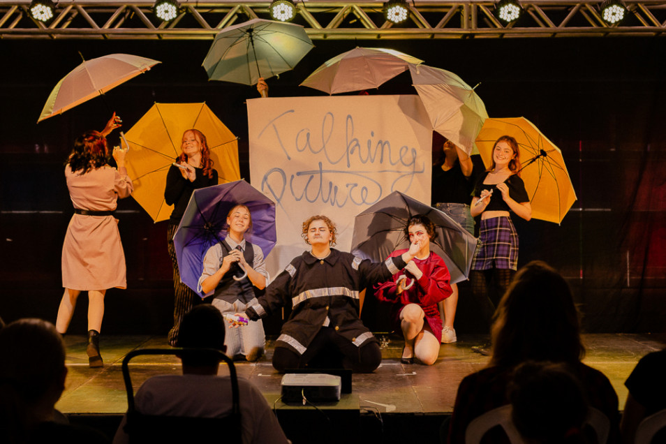 Grupo de Teatro recebe quatro prêmios com a peça Imagem Falada em festival de Morro Reuter