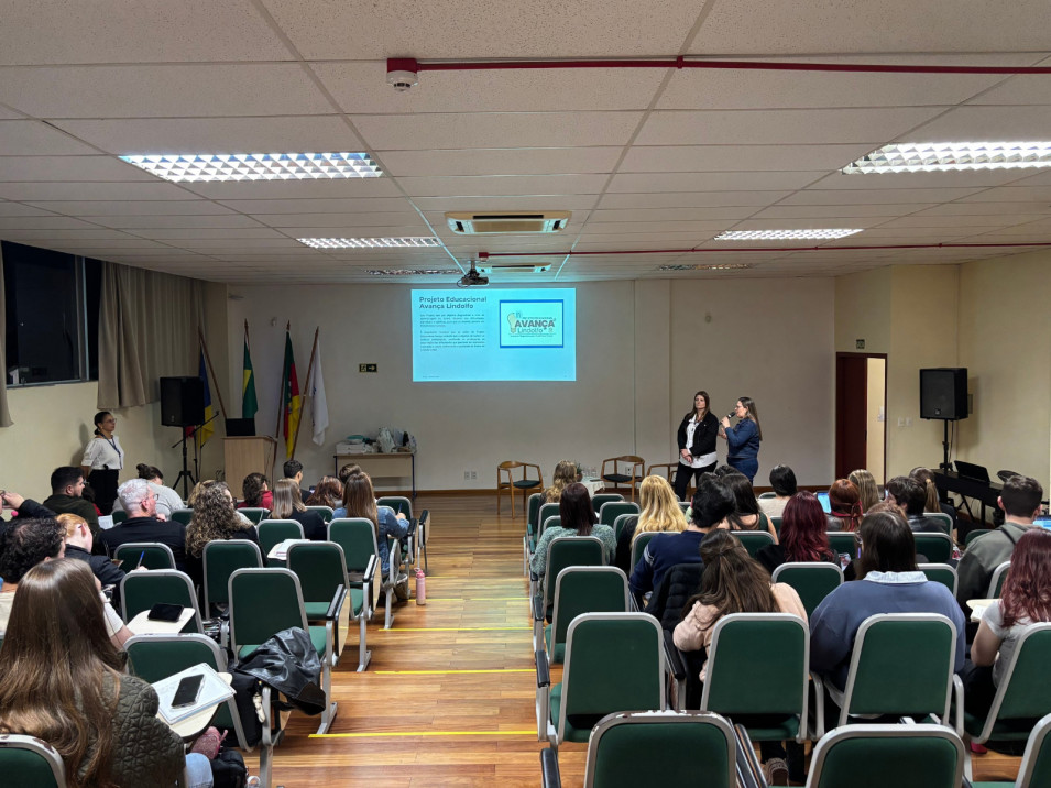 Acadêmicos da Faculdade Instituto Ivoti conhecem projetos e práticas de gestão educacional de Lindolfo Collor