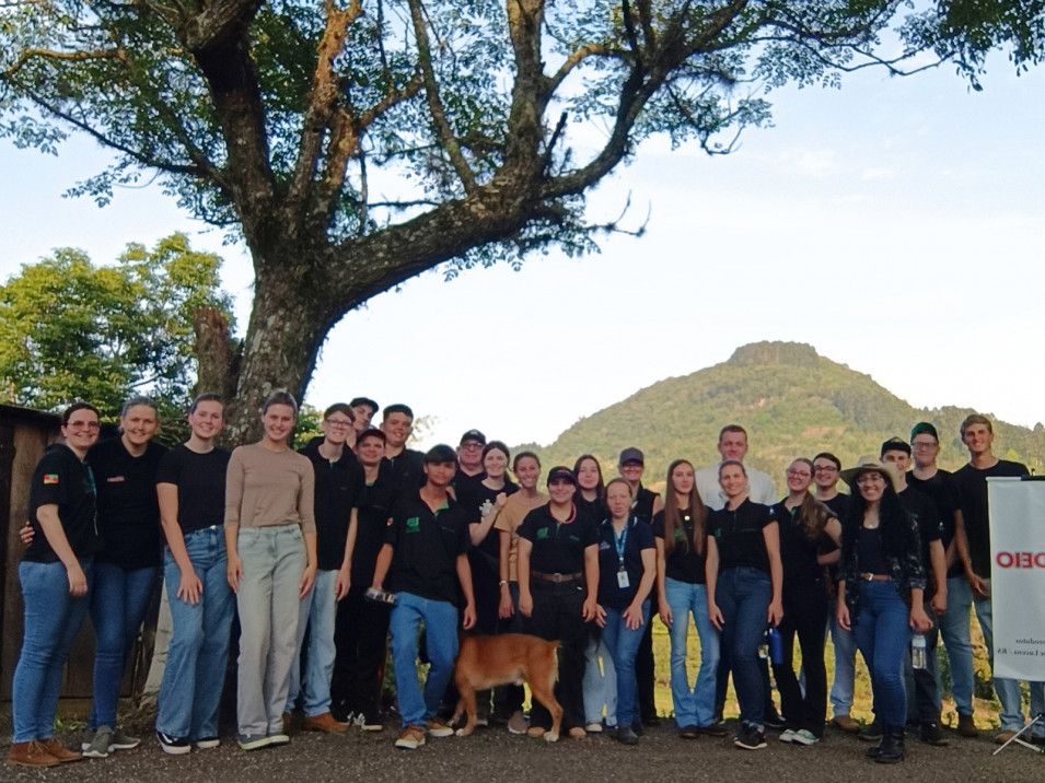 Alunos do curso técnico em Agropecuária visitam agroindústria familiar em Presidente Lucena