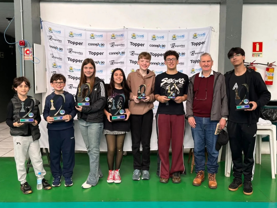 Estudantes do Instituto Ivoti se destacam no Torneio Municipal de Xadrez
