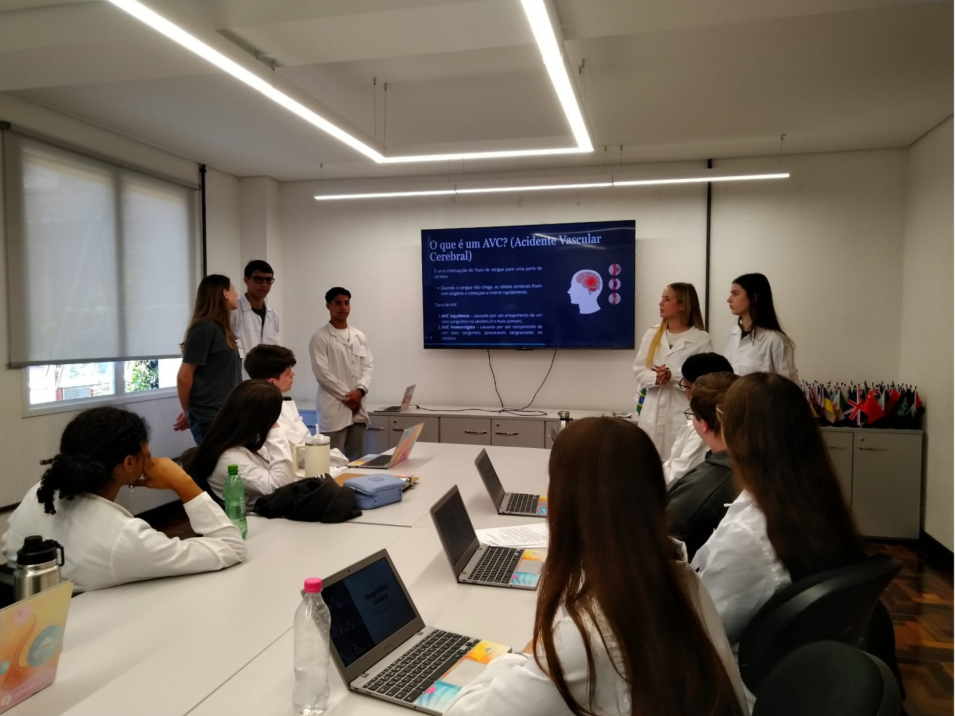 Seminário integra ciência e prática médica no itinerário de Raciocínio Humano e Sustentabilidade