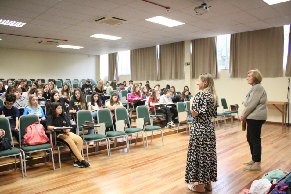 Estudantes do 7º ano recebem representantes do Conselho Tutelar no Instituto Ivoti