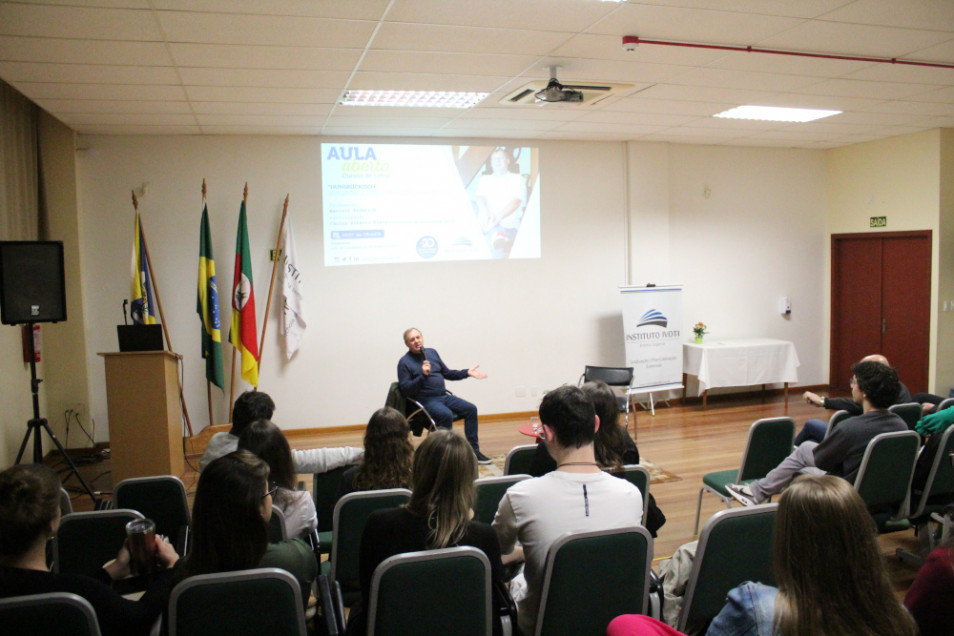 Estudantes do Ensino Superior tem aula aberta sobre Hunsrückisch: reflexões sobre a variação linguística