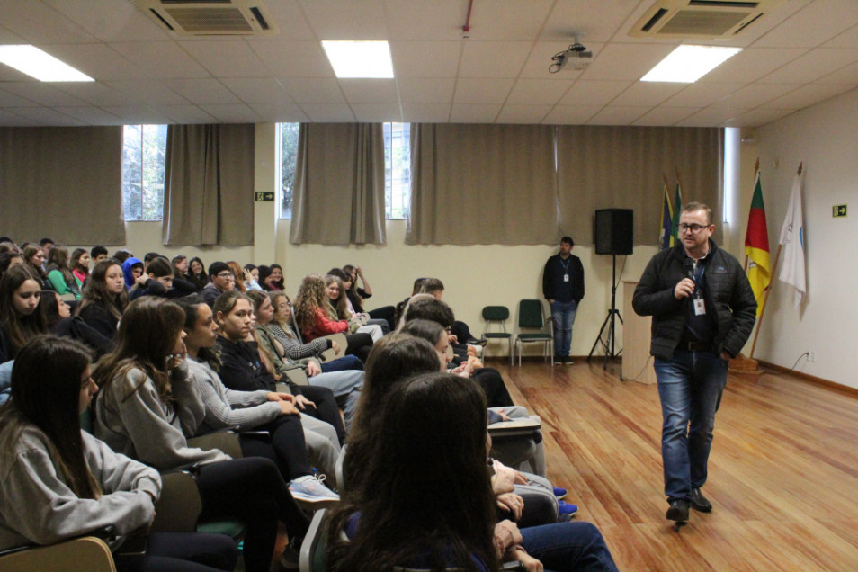 Estudantes do Ensino Médio retornam à presencialidade no Instituto Ivoti