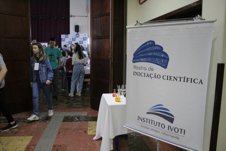 Estudantes apresentam 42 trabalhos na IX Mostra Científica do Instituto Ivoti