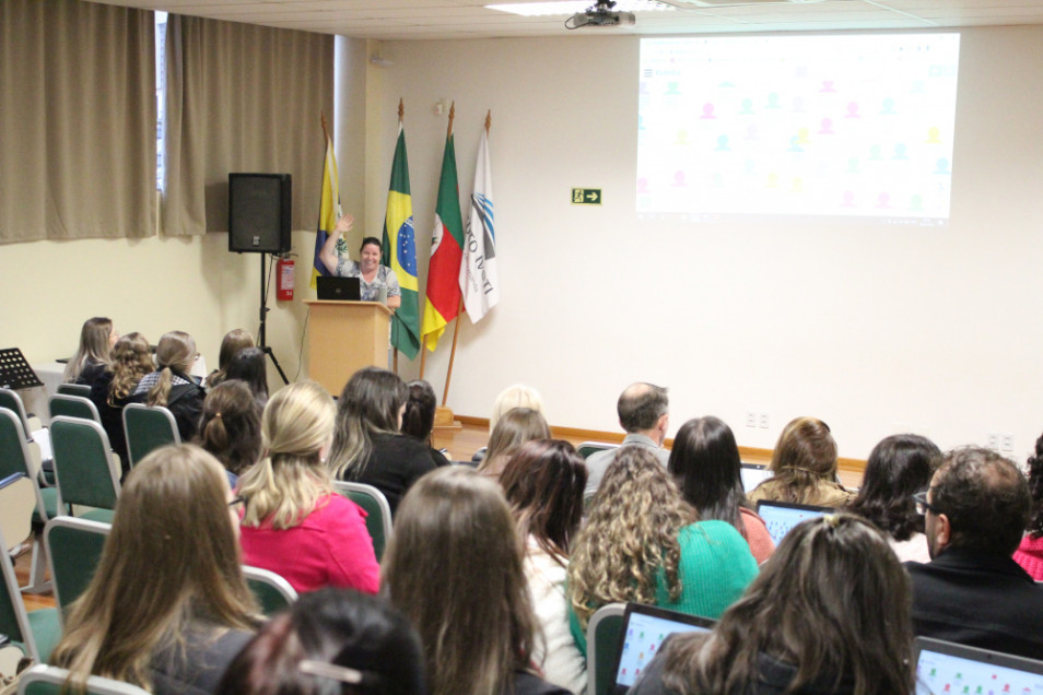 A Faculdade Instituto Ivoti promoveu uma Formação Continuada para professores de São José do Hortêncio