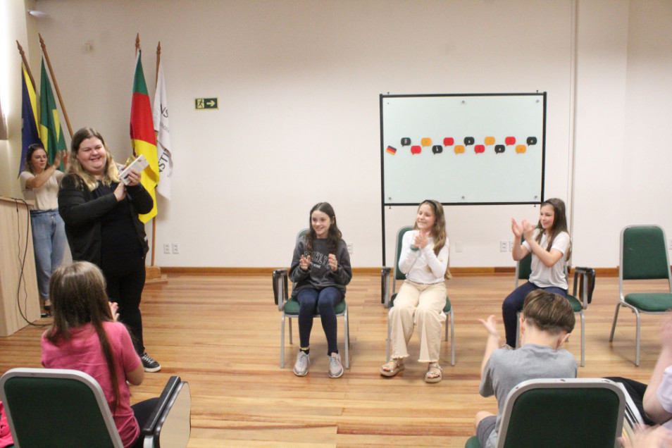 Semana da Língua Alemã encerra com Buchstabieren no Instituto Ivoti