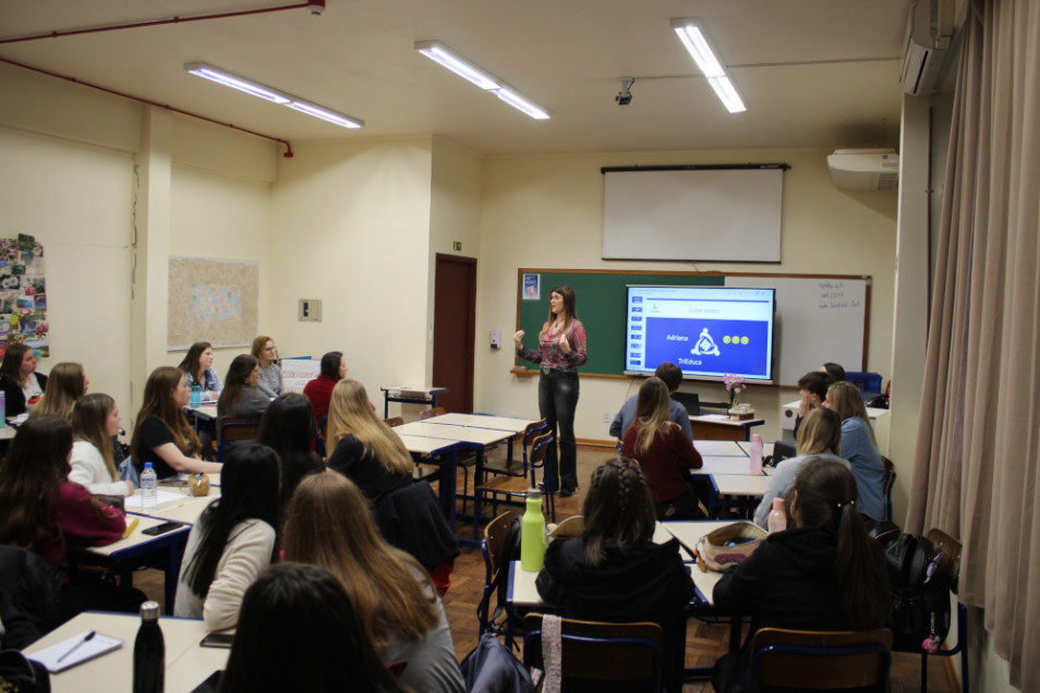 Faculdade Instituto Ivoti promove oficina com materiais da TriEduca