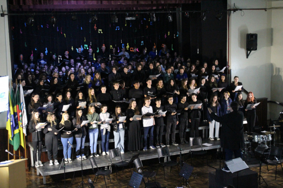 22º Encorse encerra no Instituto Ivoti com apresentações e coro formado pelas 13 escolas participantes