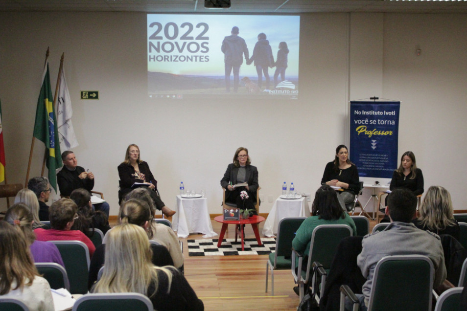 Ensino Superior do Instituto Ivoti promove encontro entre conselheiros e secretários de educação
