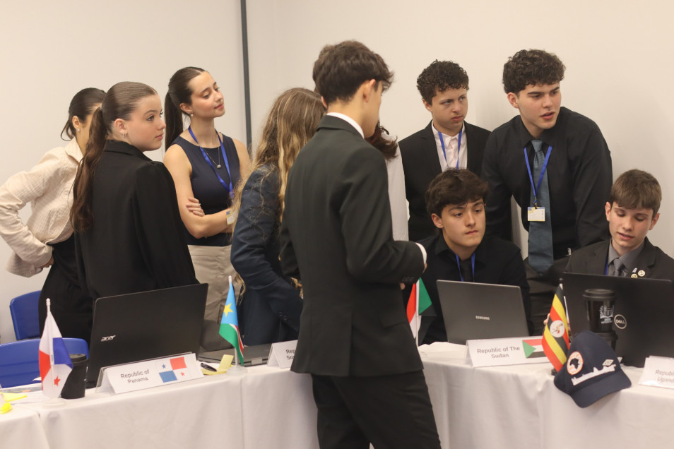 Instituto Ivoti Model United Nations (IMUN) reúne 60 estudantes em três dias de debates e negociações