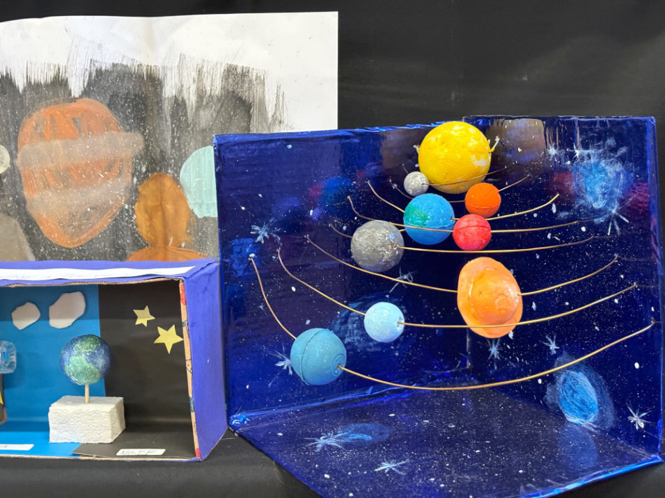 2º ano B cria Cantinho EspAcial continuando os estudos para a Olimpíada Brasileira de Astronomia e Astronáutica