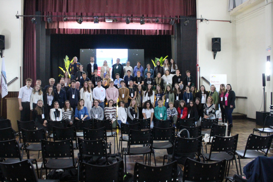 Instituto Ivoti recebe 16 escolas para a etapa nacional do Jugend debattiert
