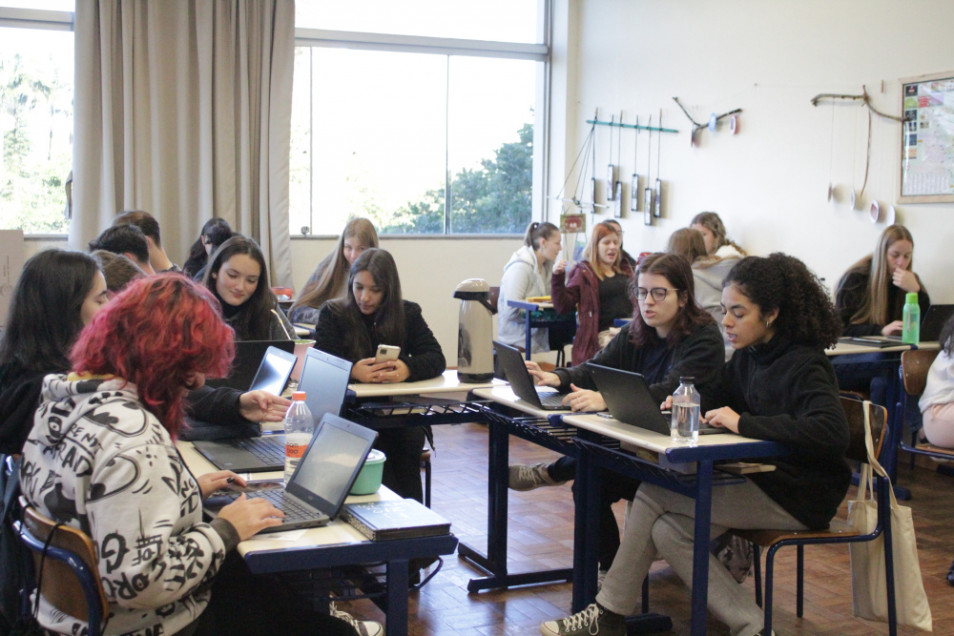 Estudantes do Curso Normal realizam pré-estágio em escolas da região
