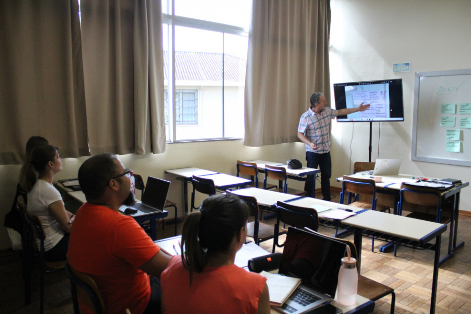 Parceria entre Instituto Ivoti e Centro de Aperfeiçoamento de Professores do DaF inicia terceira Especialização