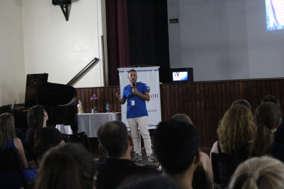 Ensino Superior do Instituto Ivoti promove palestra alusiva a Semana do Cérebro
