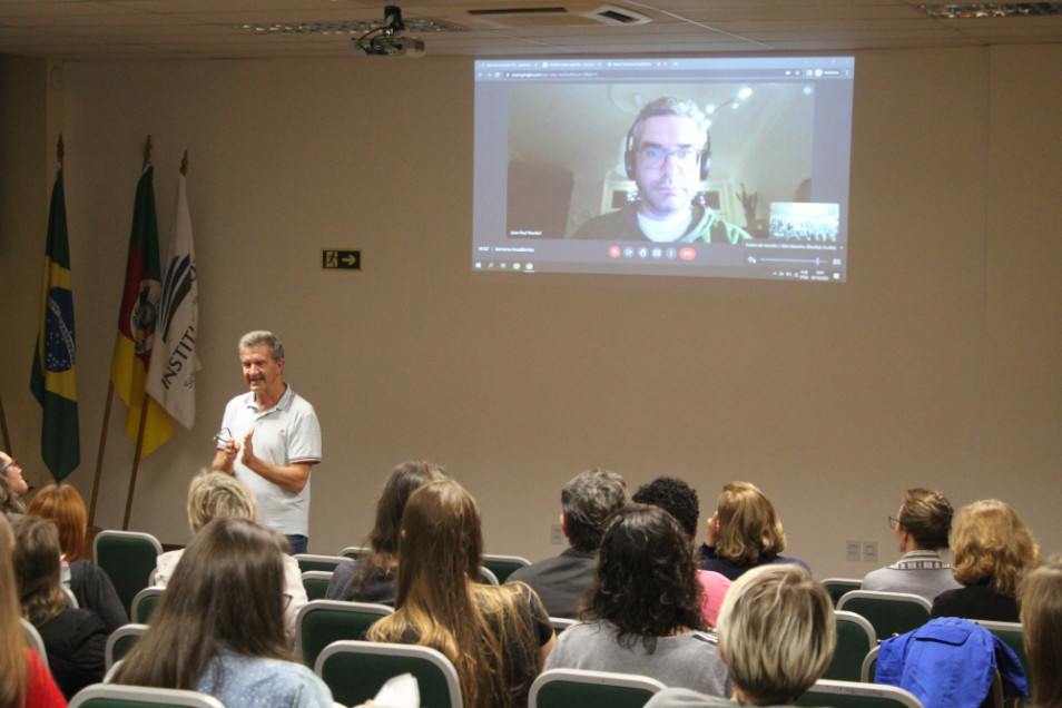 Ensino Superior do Instituto Ivoti inicia Semana Acadêmica com palestra internacional