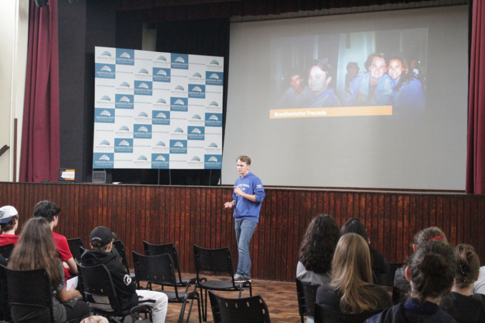 Estudantes do Núcleo de Aprendizagem de Idiomas tem momentos de integração