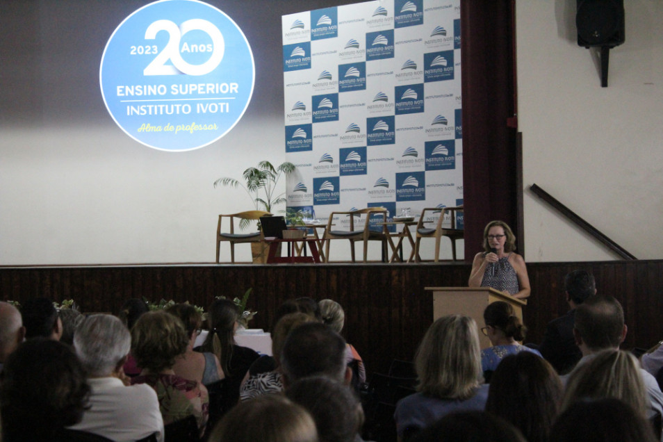 Instituto Ivoti promove evento alusivo aos 20 anos do Ensino Superior