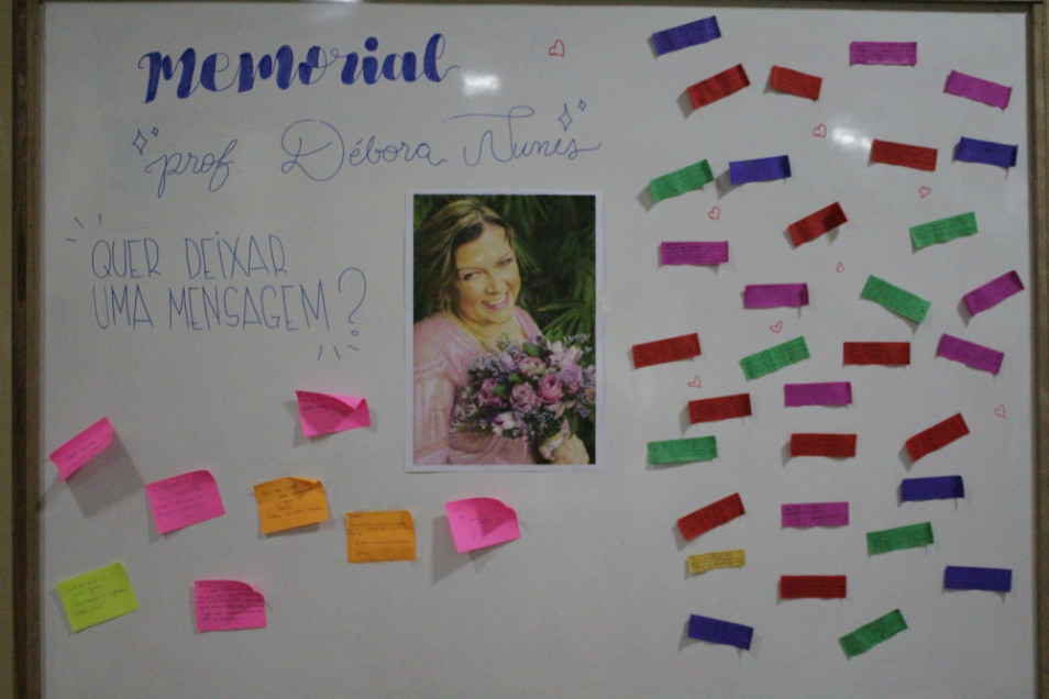 Semana inicia com homenagens de despedida para a professora Débora Nunes