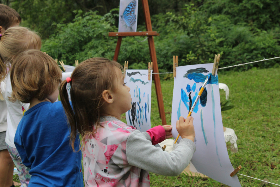 Uma tarde de pintura e de experiências envolveu as crianças do Nível 3