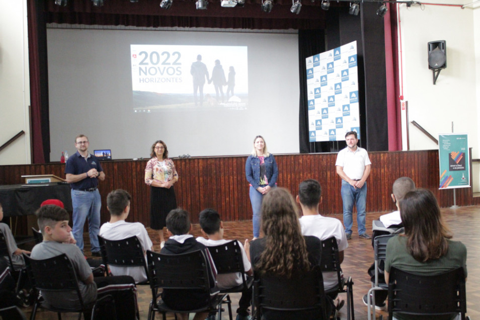 Instituto Ivoti recebe escola de Dois Irmãos e apresenta o Novo Ensino Médio