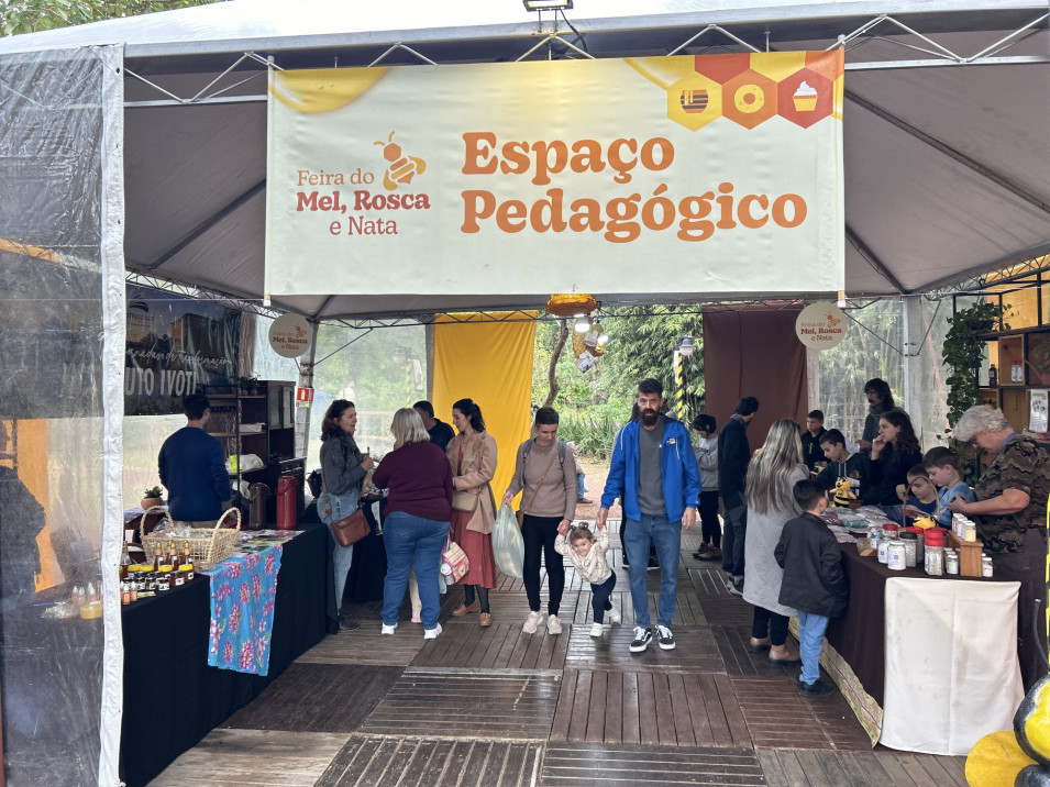 Programa Herbário Vivo participa da Feira do Mel, Rosca e Nata
