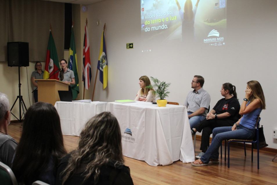 Instituto Ivoti tem noite de entrega de certificados de Cambridge