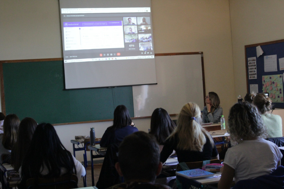 Estudantes do Ensino Médio tem conversa on-line sobre simulados para o ENEM