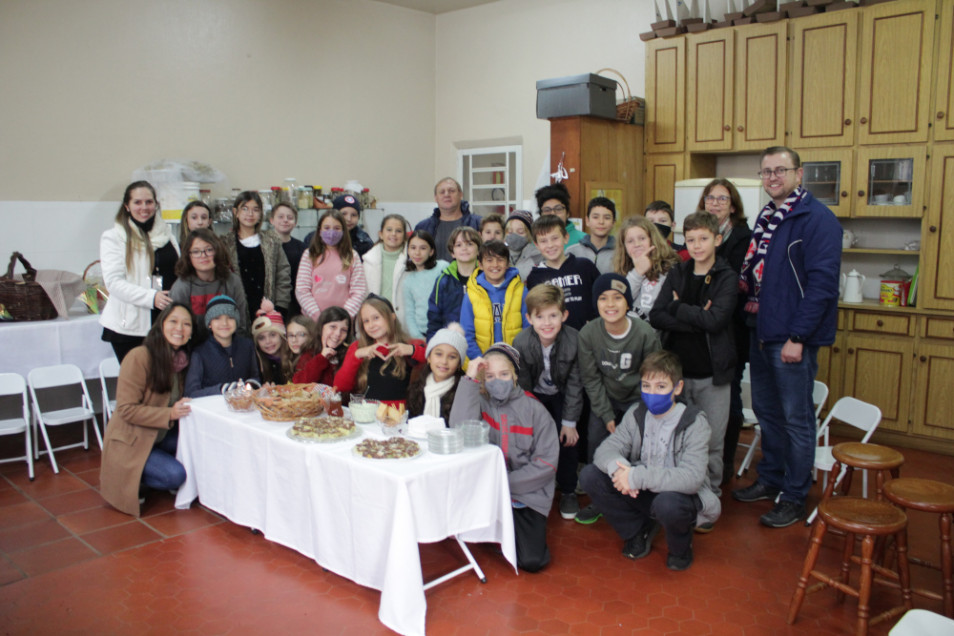 Turma do 5º ano recebe o ator e diretor Betinho Klein para falar sobre a personagem Herta