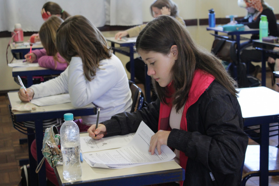 Estudantes do Instituto Ivoti realizam prova da Olimpíada Brasileira de Astronomia e Astronáutica