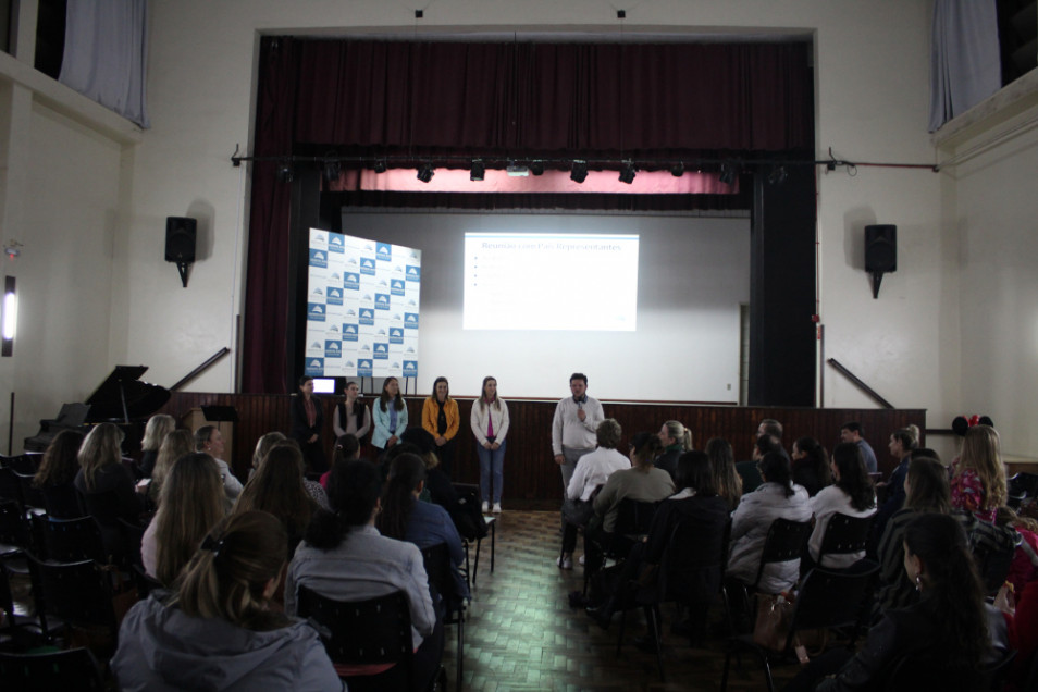 Instituto Ivoti realiza reunião com pais representantes da Educação Básica