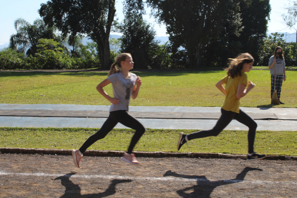 Estudantes do Ensino Fundamental participam de Intersérie de Atletismo e Xadrez