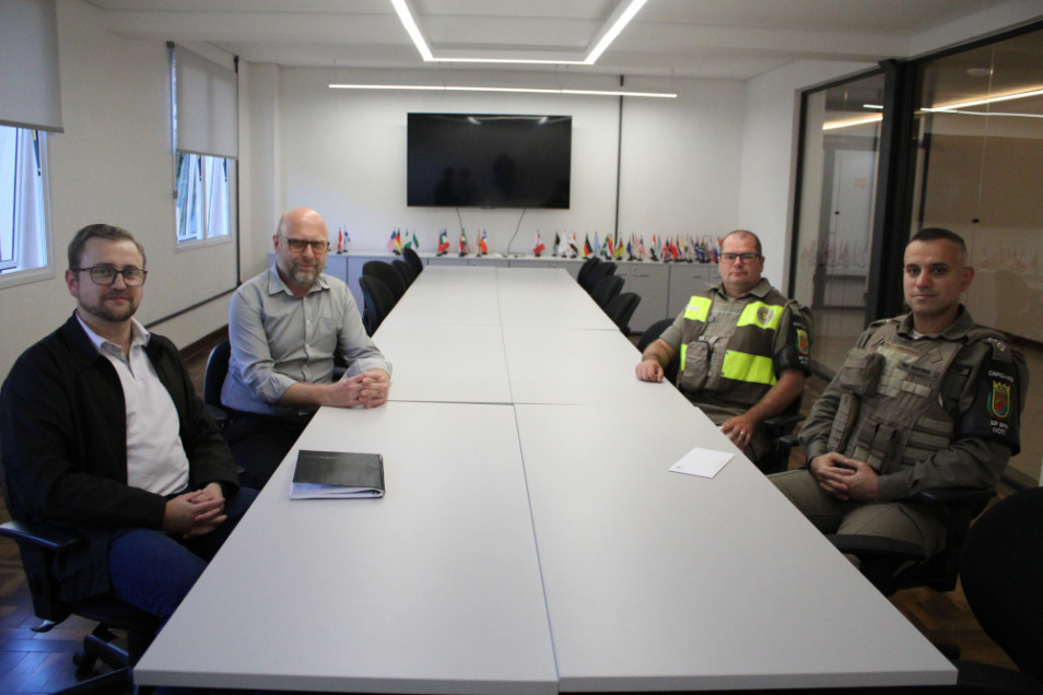Instituto Ivoti recebe visita de representantes da Brigada Militar de Ivoti
