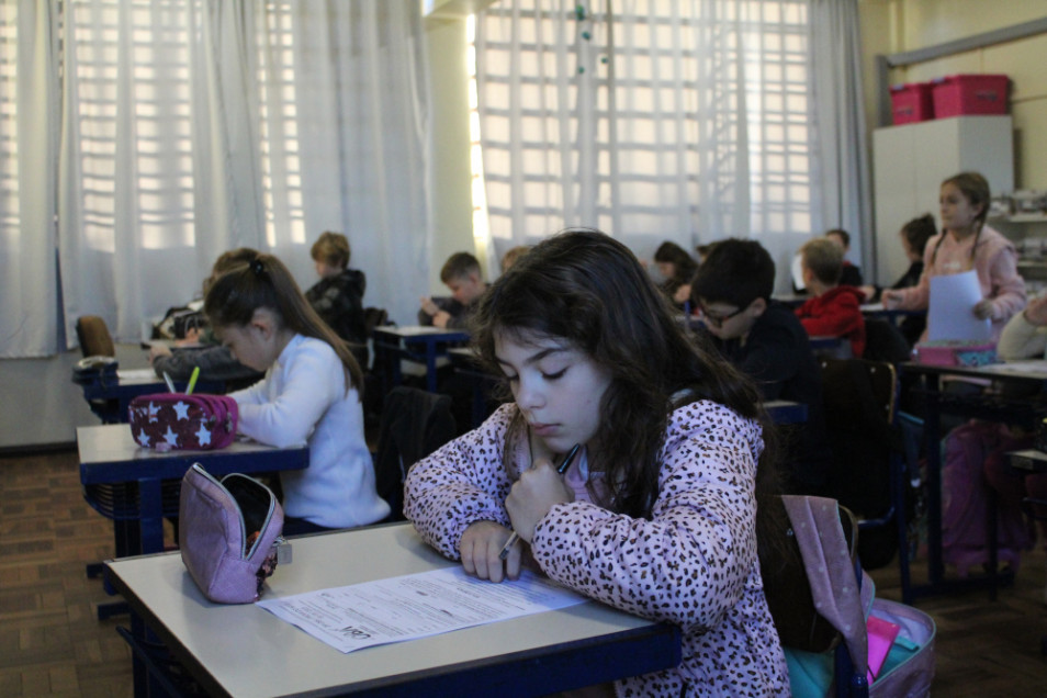 Prova da Olimpíada Brasileira de Astronomia e Astronáutica é realizada por alunos do Instituto Ivoti