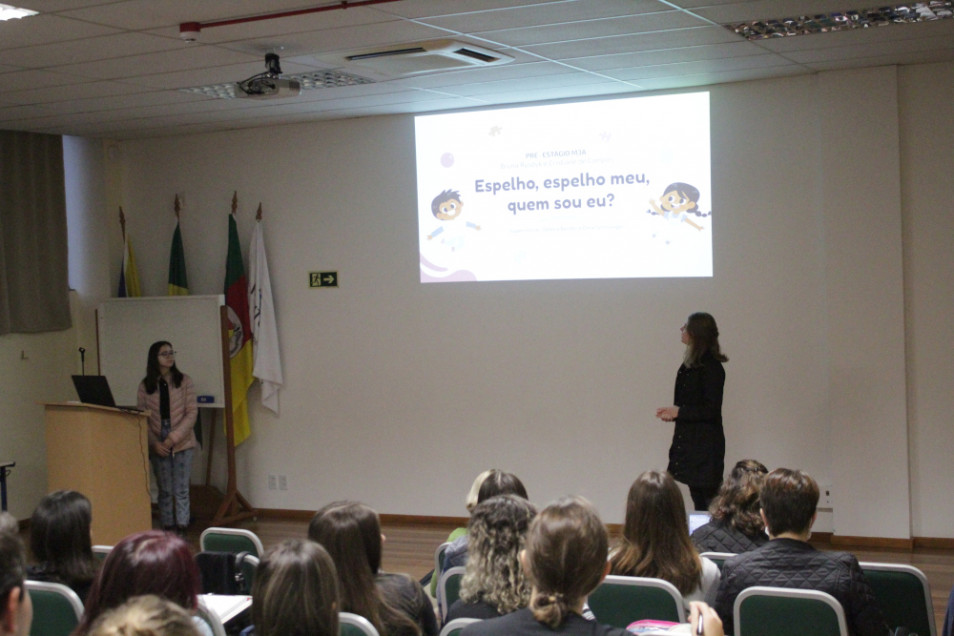 Estudantes do 3º ano do Curso Normal socializam vivências do pré-estágio