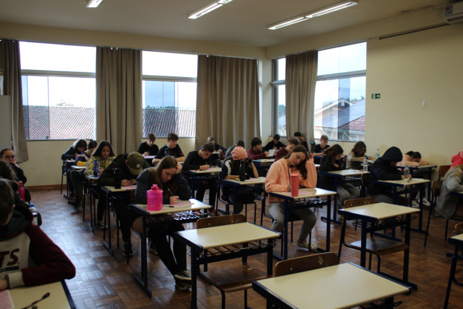 Estudantes do Instituto Ivoti realizam provas da Olimpíada Brasileira de Matemática