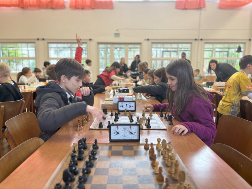 Turma do 4º ano participa do Torneio Interno de Xadrez Misto por Equipes