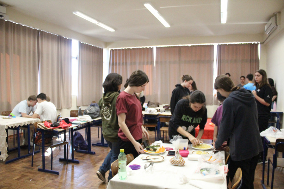 Estudantes do Ensino Médio do Instituto Ivoti organizam Masterchef Literário