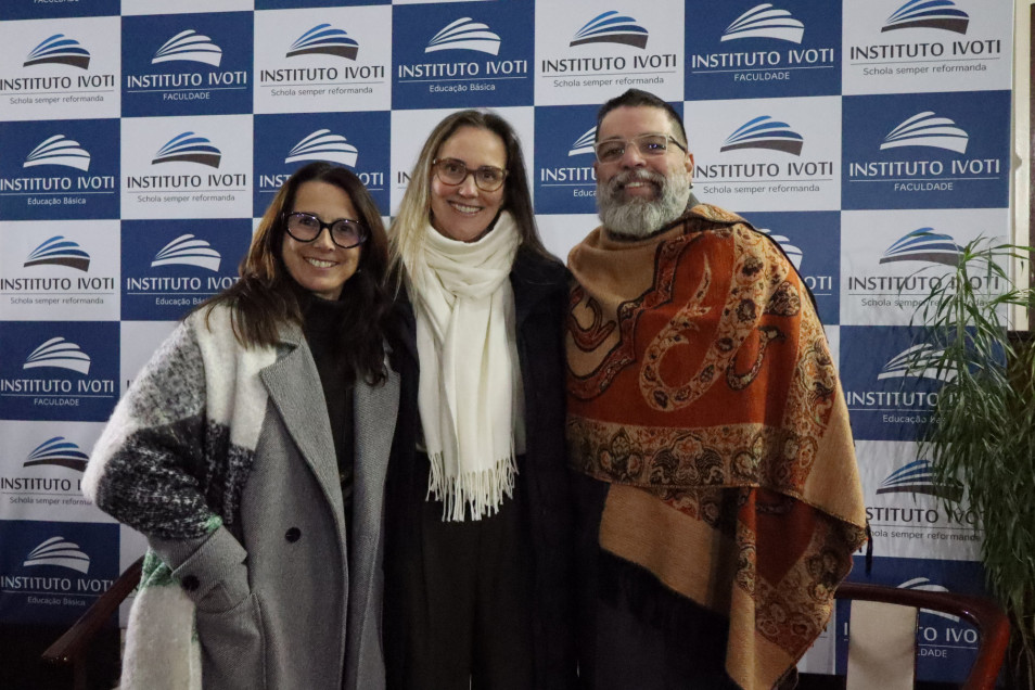 Faculdade Instituto Ivoti promove formação para professores e convidados com psicóloga Karine Recktenvald