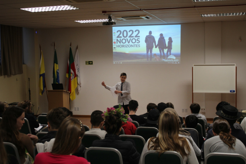 Turmas pesquisam e apresentam personalidades que marcaram a humanidade