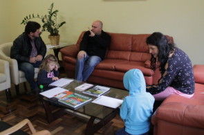 Instituto Ivoti recebe a visita dos professores de música Irving e Alexa