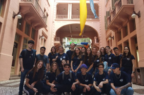 Turmas do Ensino Médio realizam saída de estudos para Porto Alegre