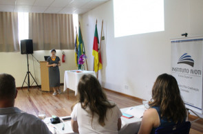Estudantes apresentam seus trabalhos de Conclusão da Especialização em Planejamento e Prática do Ensino da Língua Alemã por Competências