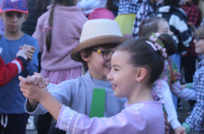 Crianças da Educação infantil e dos Anos Iniciais se divertem durante as celebrações juninas