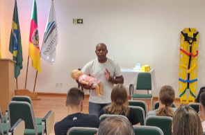Colaboradores do Instituto Ivoti realizam treinamento de primeiros socorros