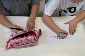 Aula de Tecnologias Educativas auxilia turma do Nível 5 na descoberta das letras